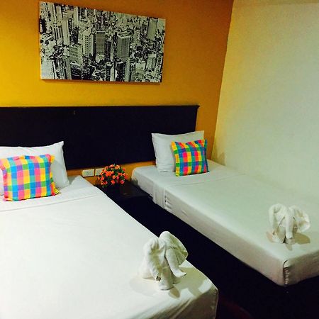 Benetti Lodge Patong Buitenkant foto