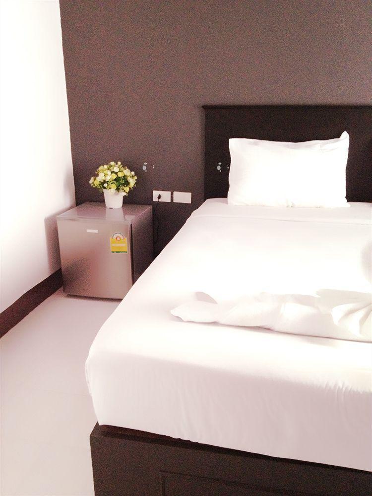 Benetti Lodge Patong Buitenkant foto