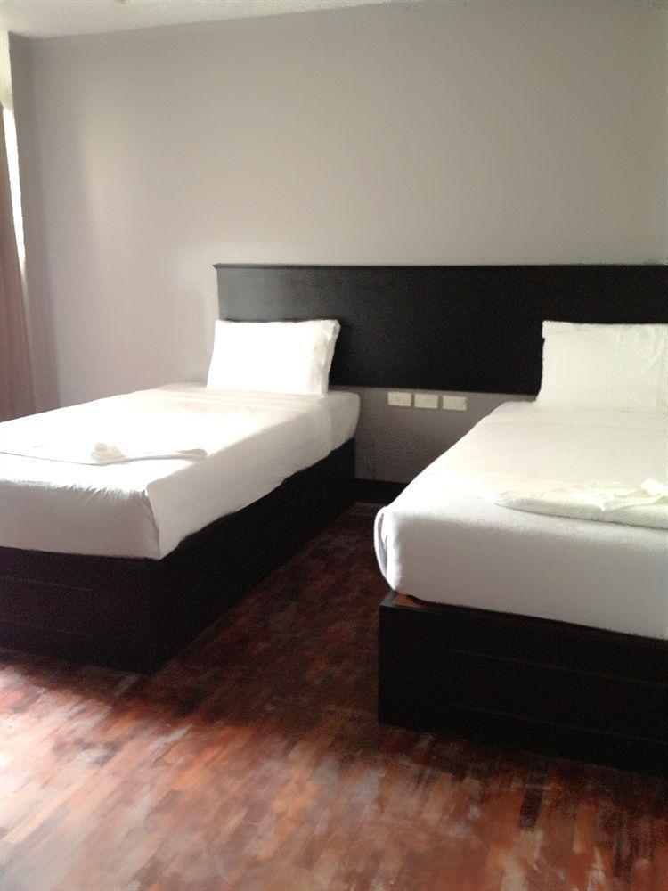 Benetti Lodge Patong Buitenkant foto