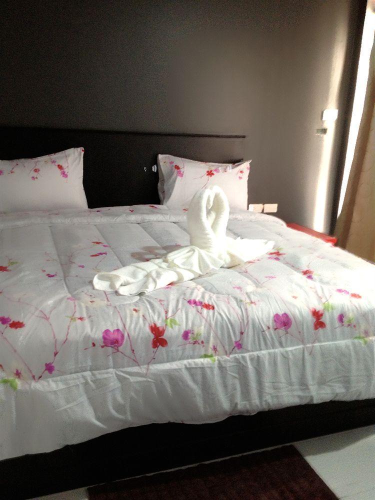 Benetti Lodge Patong Buitenkant foto