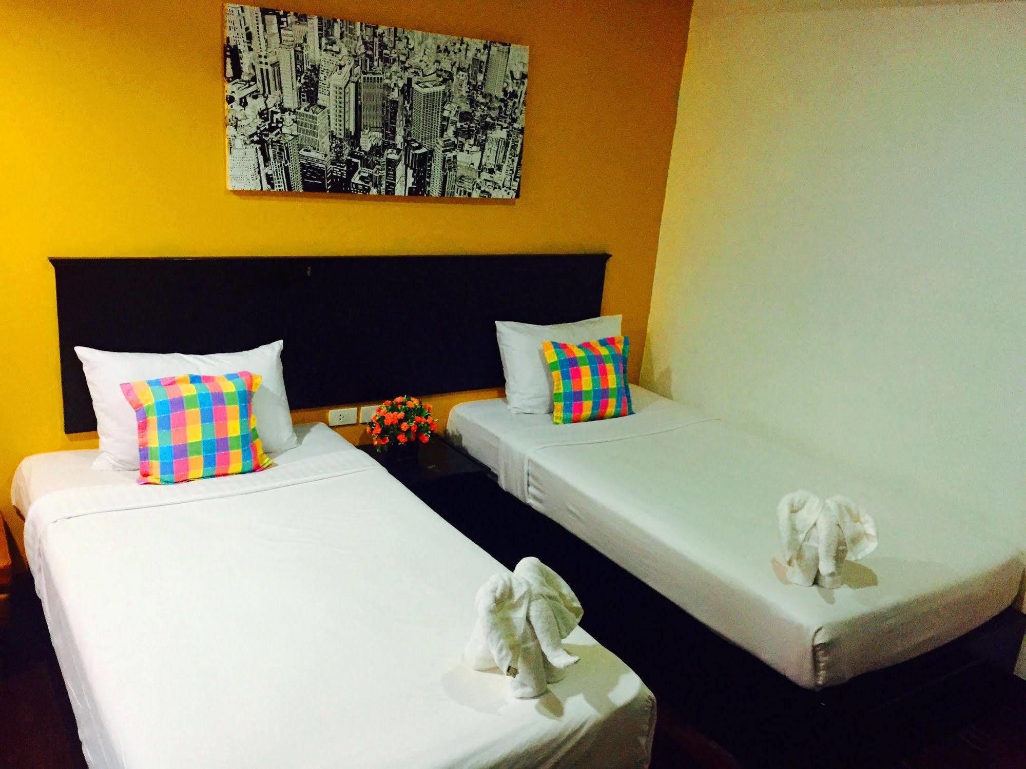 Benetti Lodge Patong Buitenkant foto