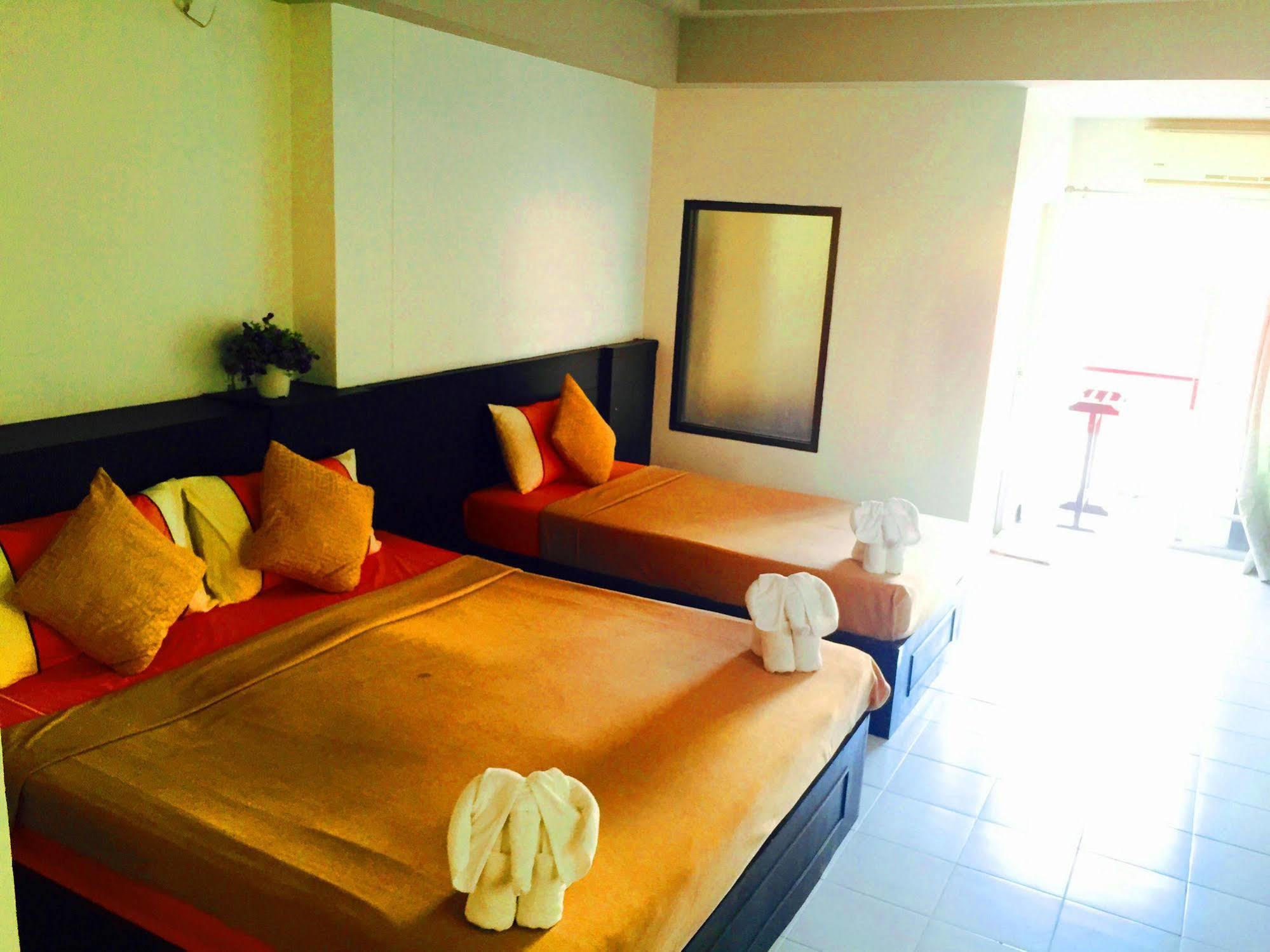 Benetti Lodge Patong Buitenkant foto