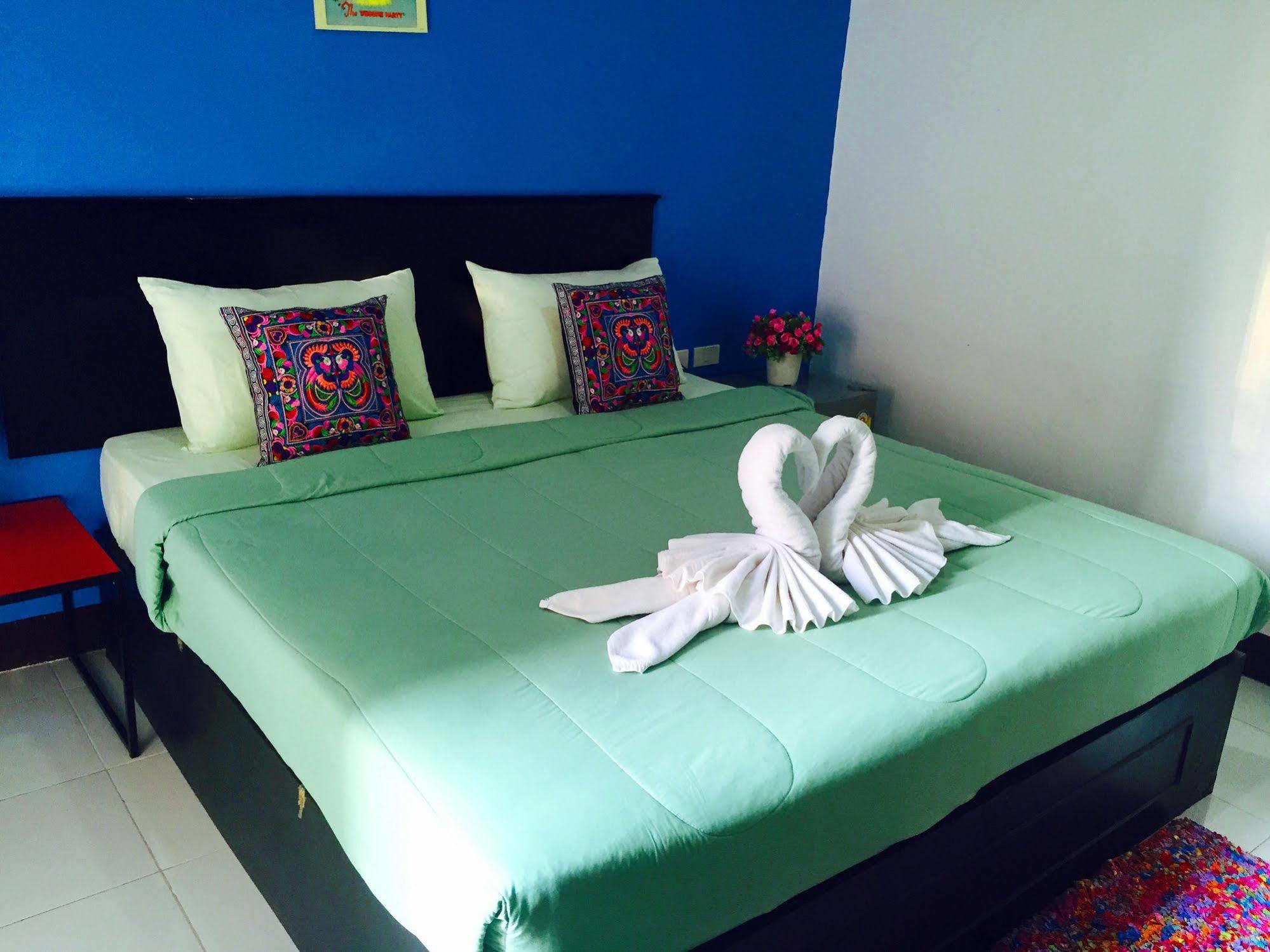 Benetti Lodge Patong Buitenkant foto