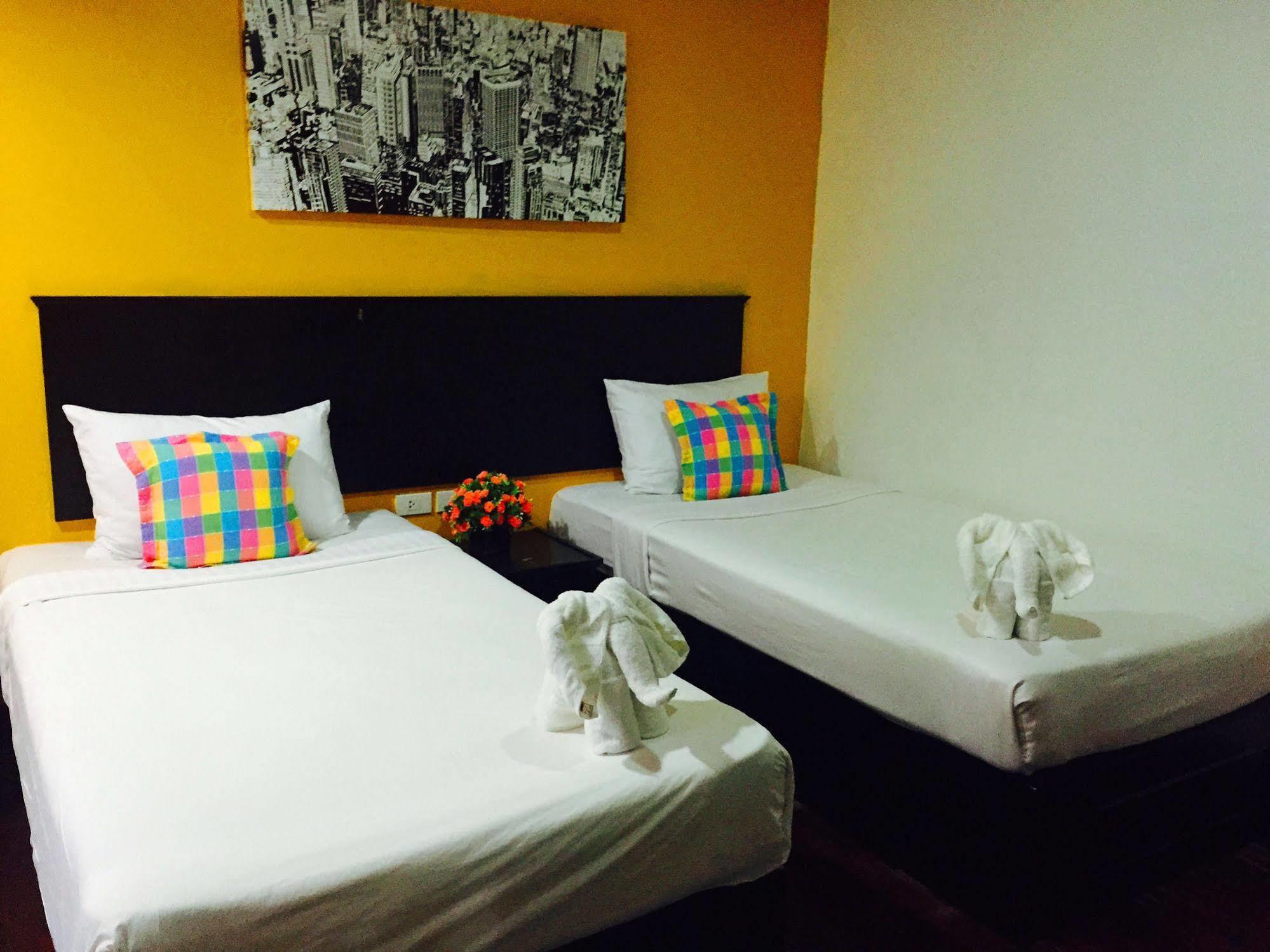 Benetti Lodge Patong Buitenkant foto