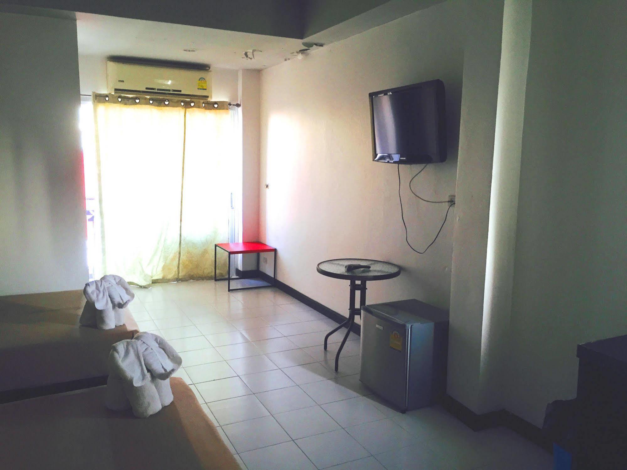 Benetti Lodge Patong Buitenkant foto