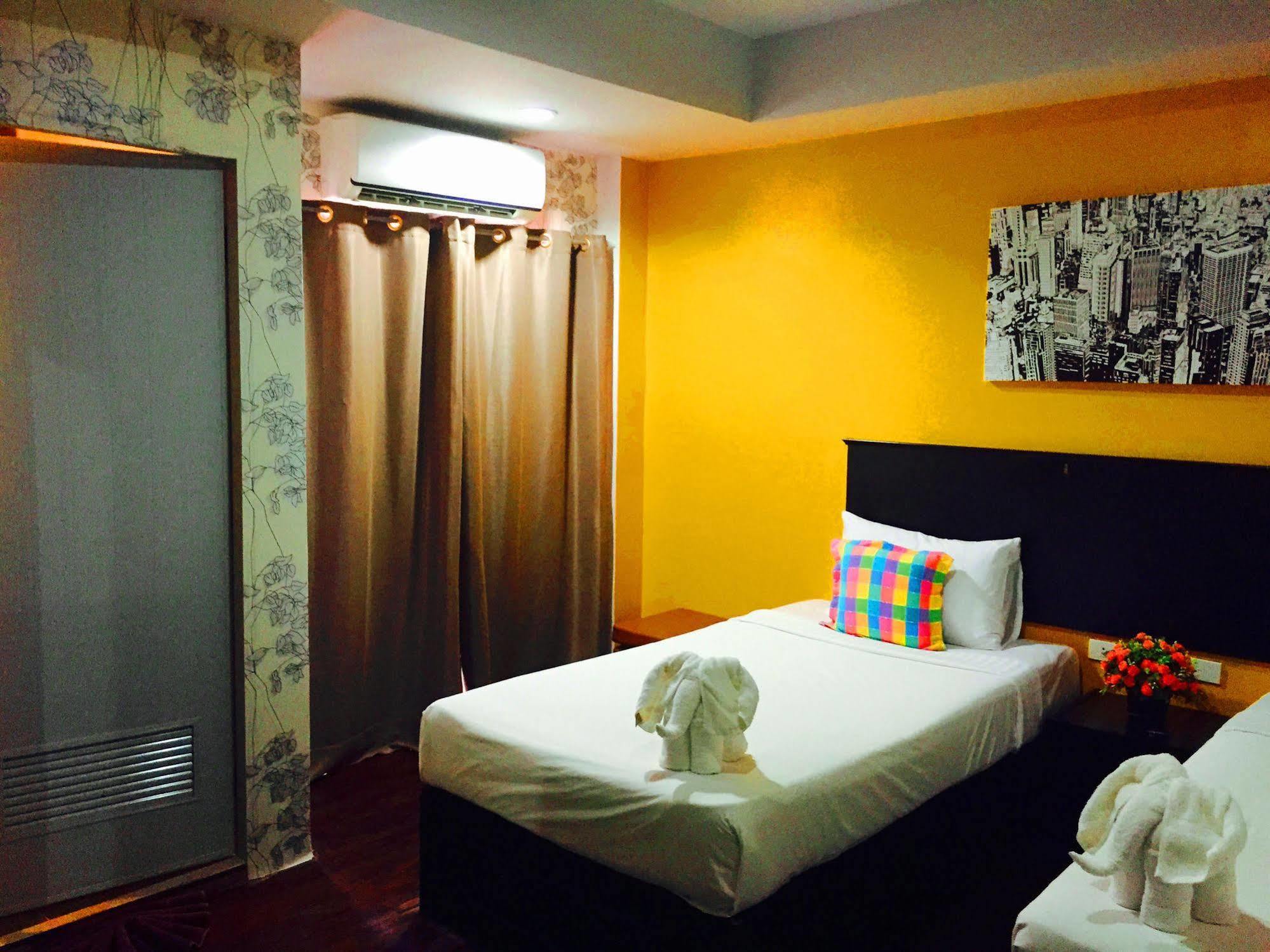 Benetti Lodge Patong Buitenkant foto