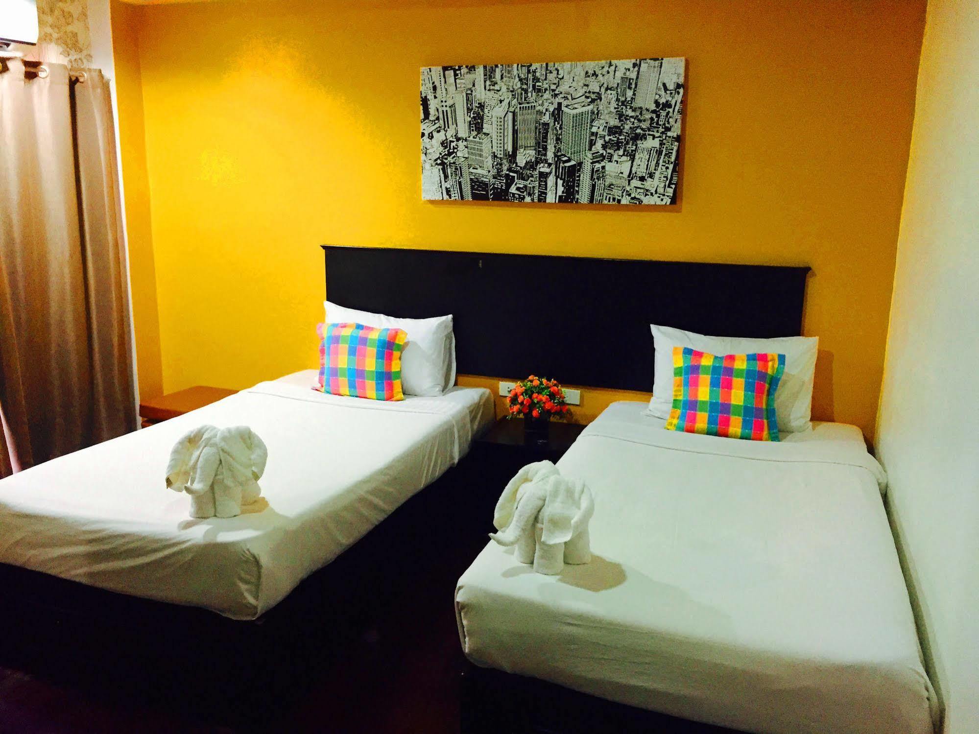 Benetti Lodge Patong Buitenkant foto