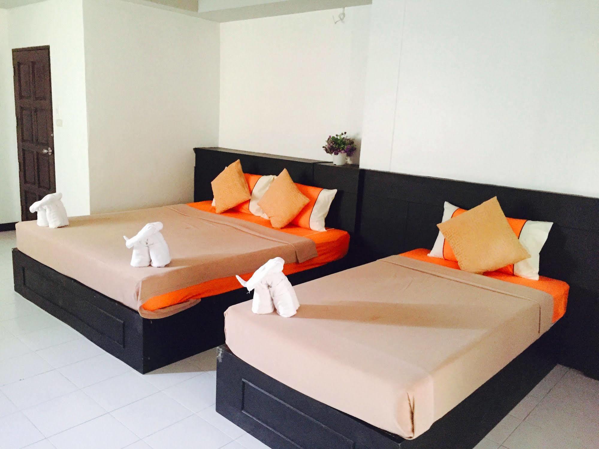 Benetti Lodge Patong Buitenkant foto