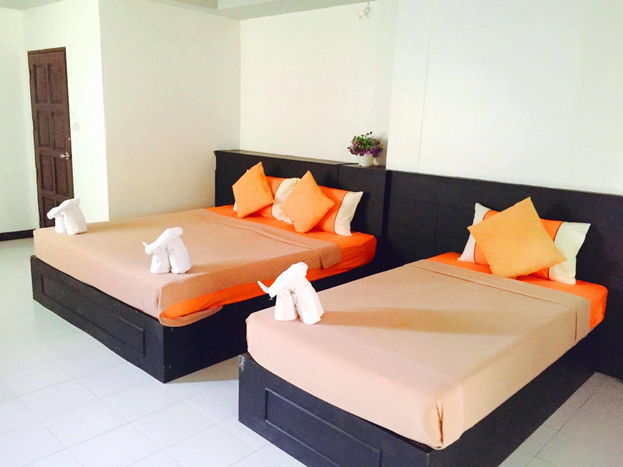 Benetti Lodge Patong Buitenkant foto